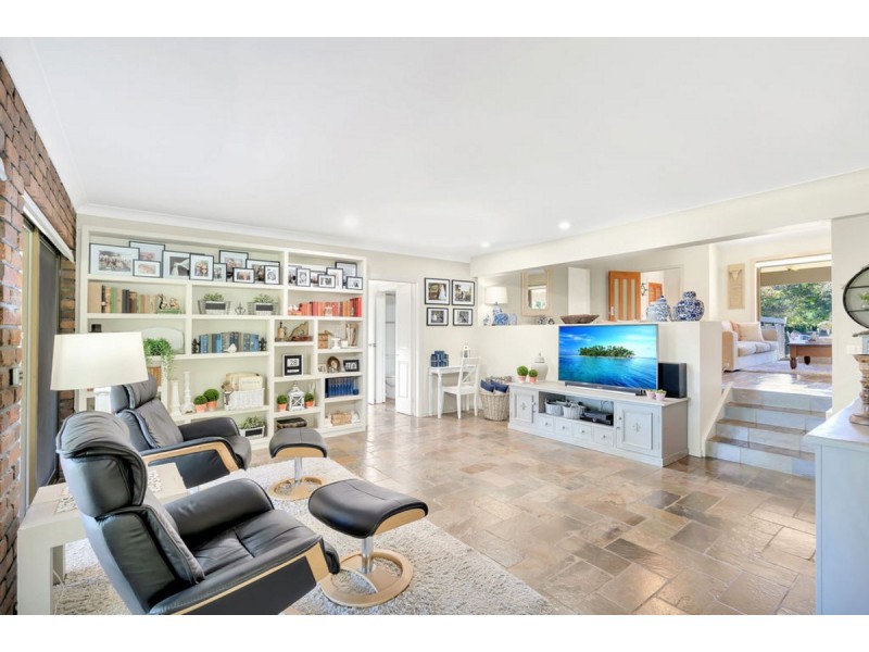 13 Nerang River Drive, Nerang QLD 4211