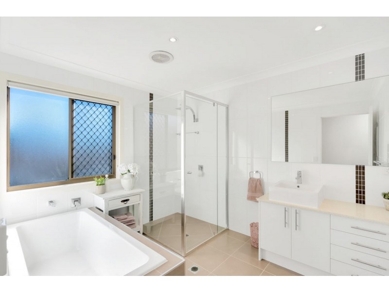 13 Nerang River Drive, Nerang QLD 4211