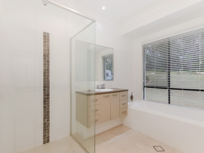 3 Waldorf Place, Maudsland QLD 4210