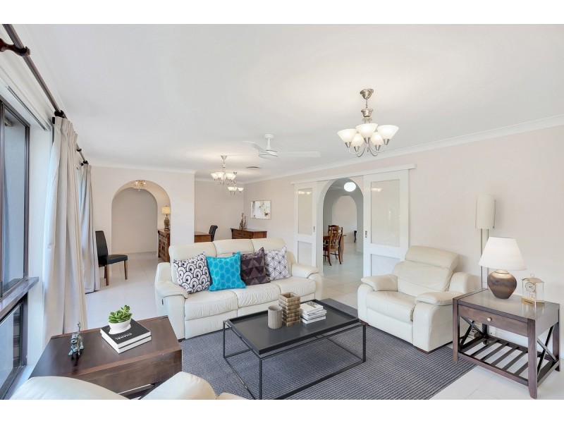 8 Morwell Court, Helensvale QLD 4212