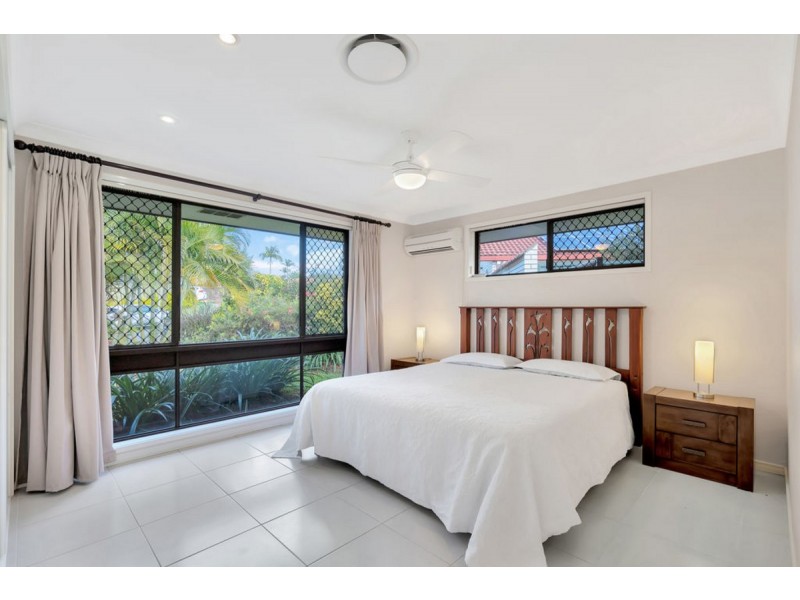 8 Morwell Court, Helensvale QLD 4212