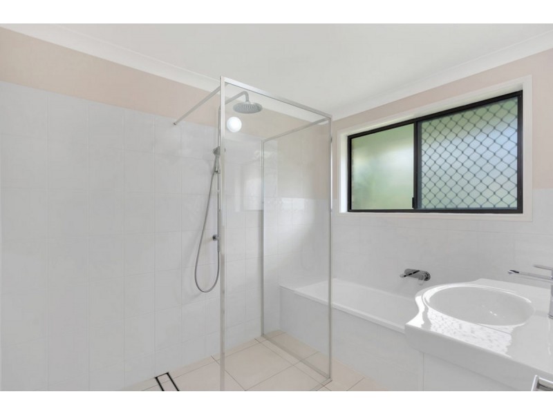 8 Morwell Court, Helensvale QLD 4212