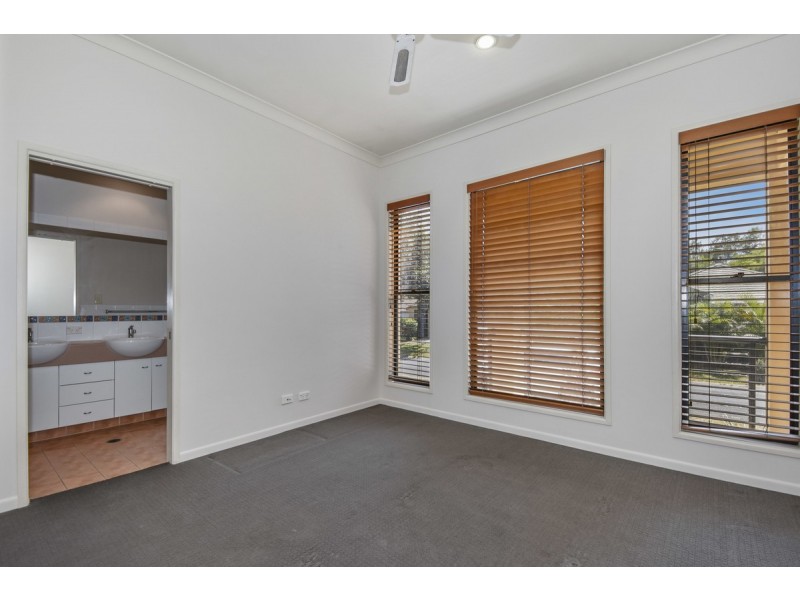 42 Riverwood Drive, Ashmore QLD 4214