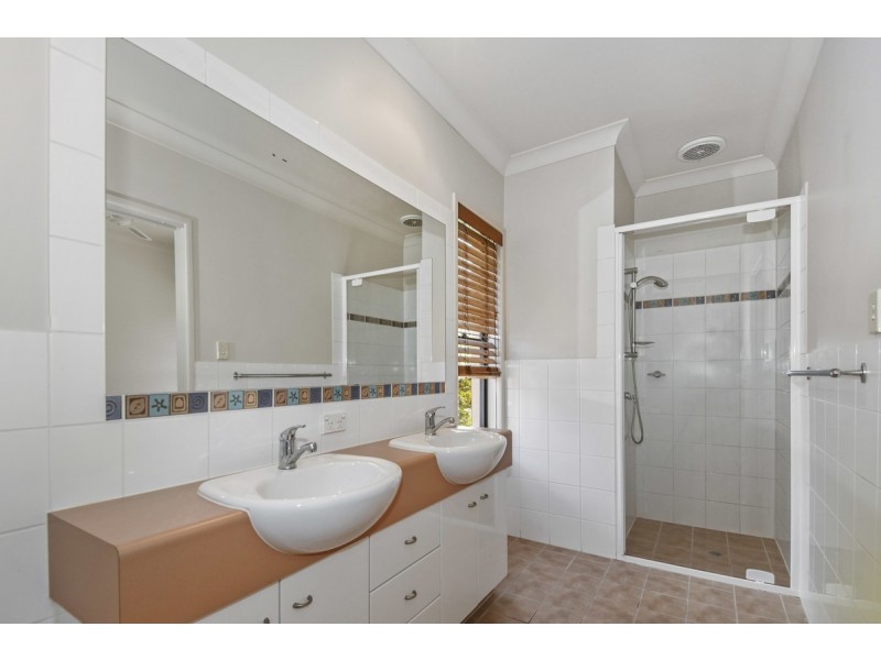 42 Riverwood Drive, Ashmore QLD 4214