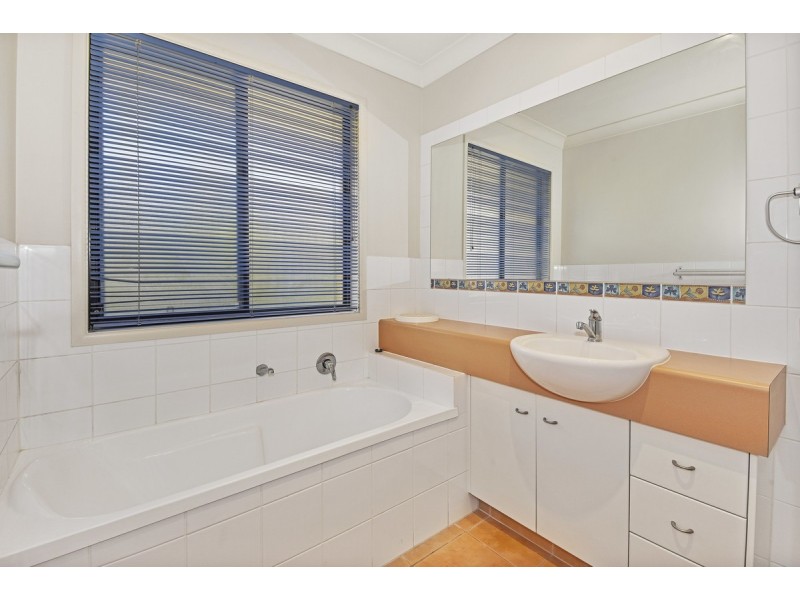 42 Riverwood Drive, Ashmore QLD 4214