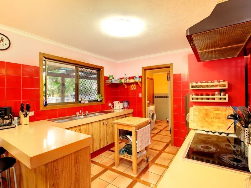 18 Balfour Crescent, Highland Park QLD 4211