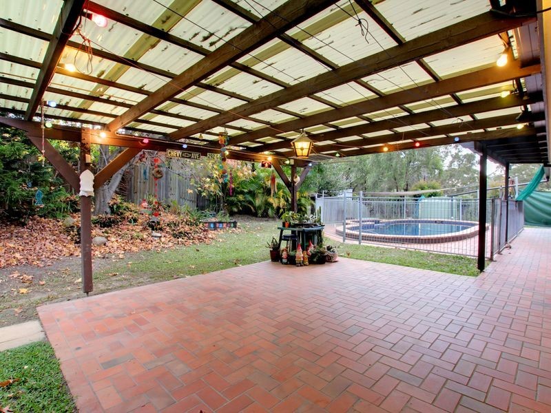 18 Balfour Crescent, Highland Park QLD 4211