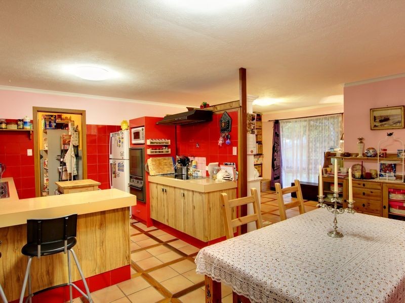 18 Balfour Crescent, Highland Park QLD 4211