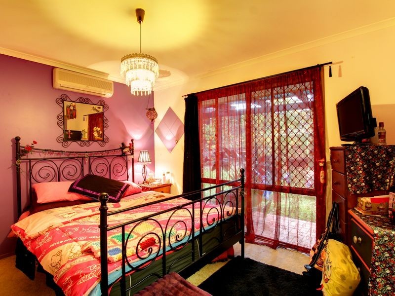 18 Balfour Crescent, Highland Park QLD 4211