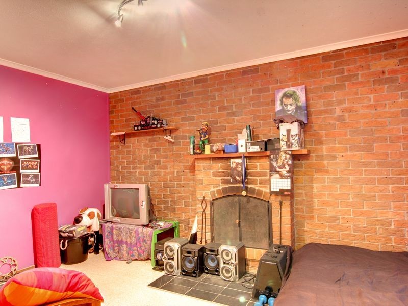 18 Balfour Crescent, Highland Park QLD 4211