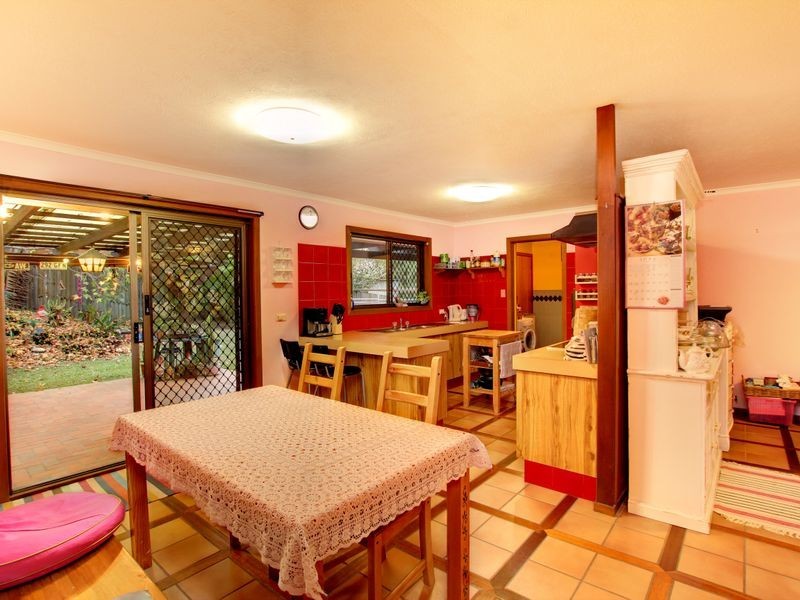 18 Balfour Crescent, Highland Park QLD 4211