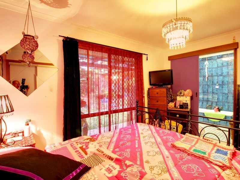 18 Balfour Crescent, Highland Park QLD 4211