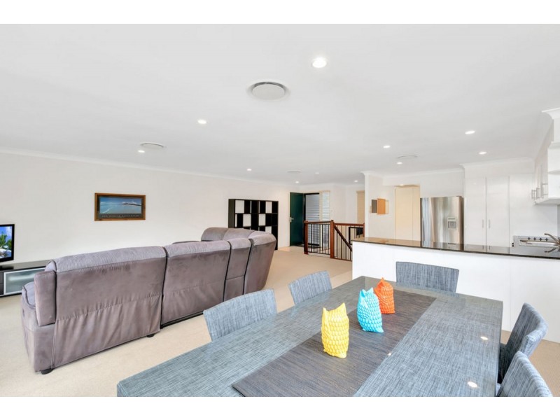 10/2 Ridgeline Way, Highland Park QLD 4211