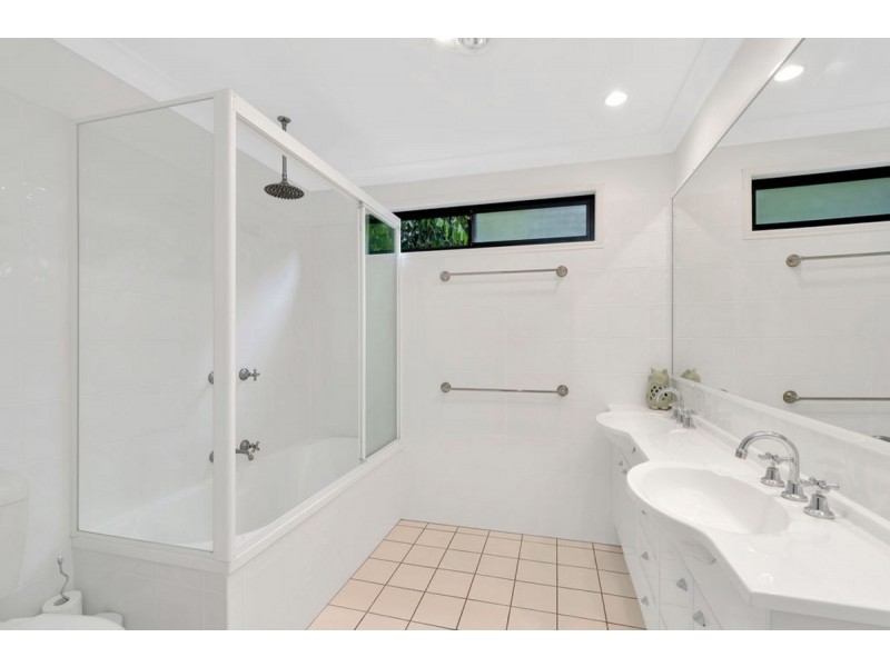 10/2 Ridgeline Way, Highland Park QLD 4211