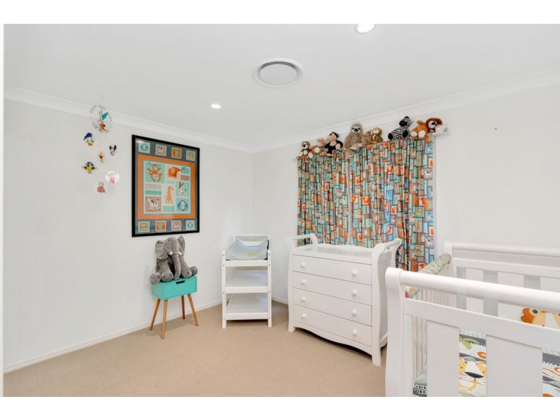 10/2 Ridgeline Way, Highland Park QLD 4211