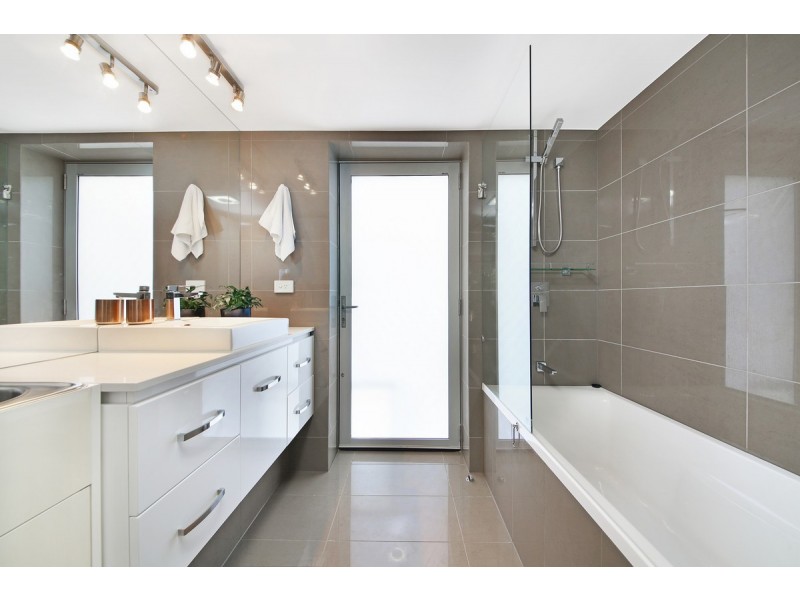 2/21 Albatross Avenue, Mermaid Beach QLD 4218