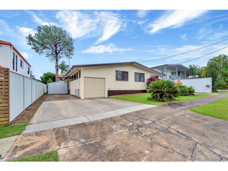 5 Brookside Road, Labrador QLD 4215