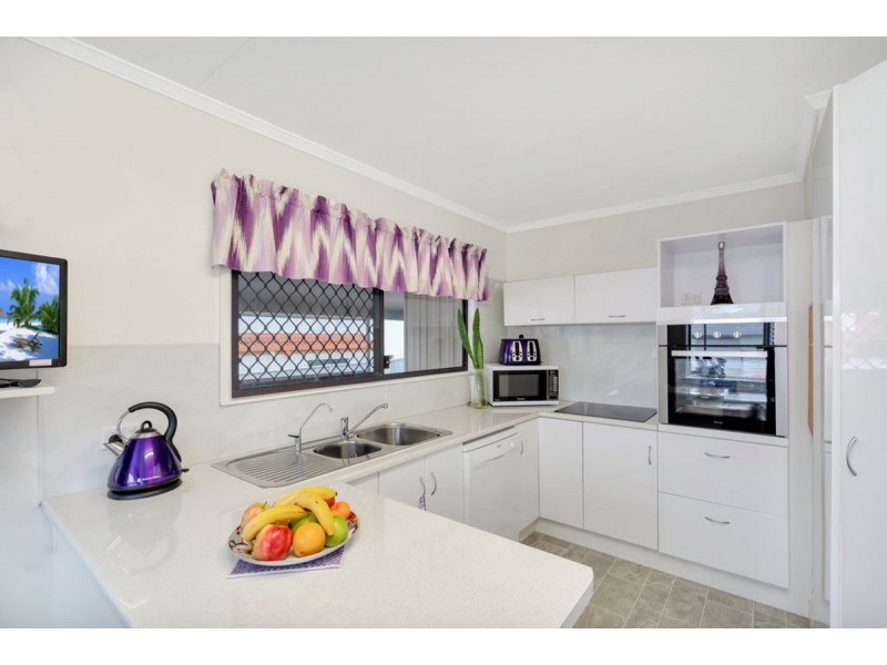 5 Brookside Road, Labrador QLD 4215