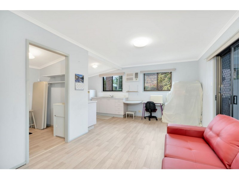 5 Brookside Road, Labrador QLD 4215