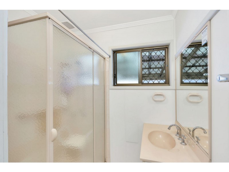 5 Brookside Road, Labrador QLD 4215