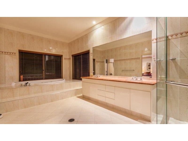 222 Crane Crescent, Nerang QLD 4211