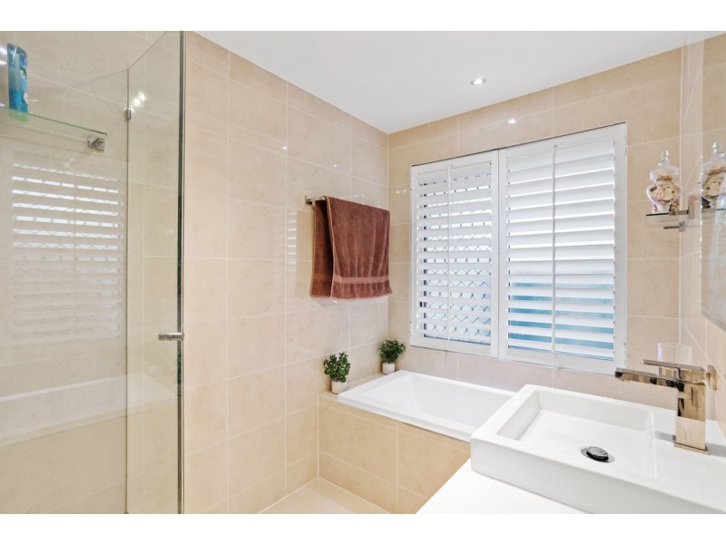 64 Delta Cove Drive, Worongary QLD 4213
