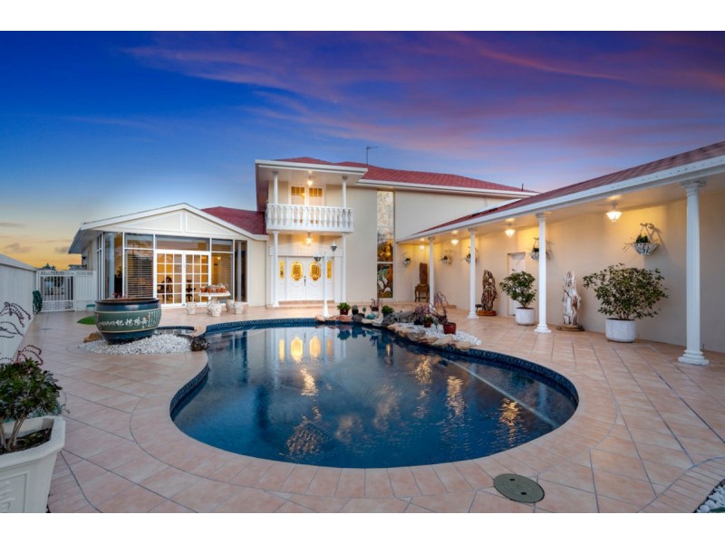 4 Rowes Court, Sorrento QLD 4217