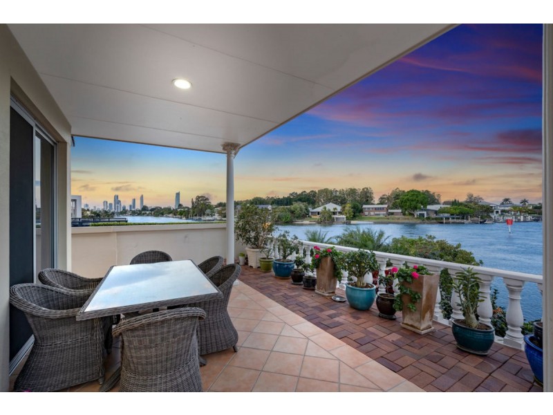 4 Rowes Court, Sorrento QLD 4217