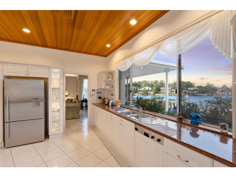 4 Rowes Court, Sorrento QLD 4217