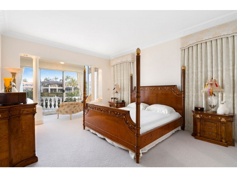 4 Rowes Court, Sorrento QLD 4217