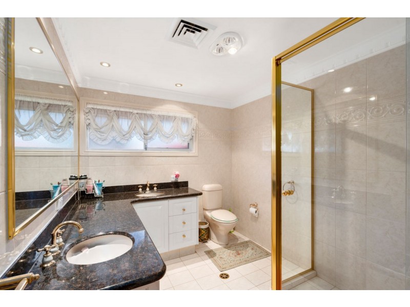 4 Rowes Court, Sorrento QLD 4217