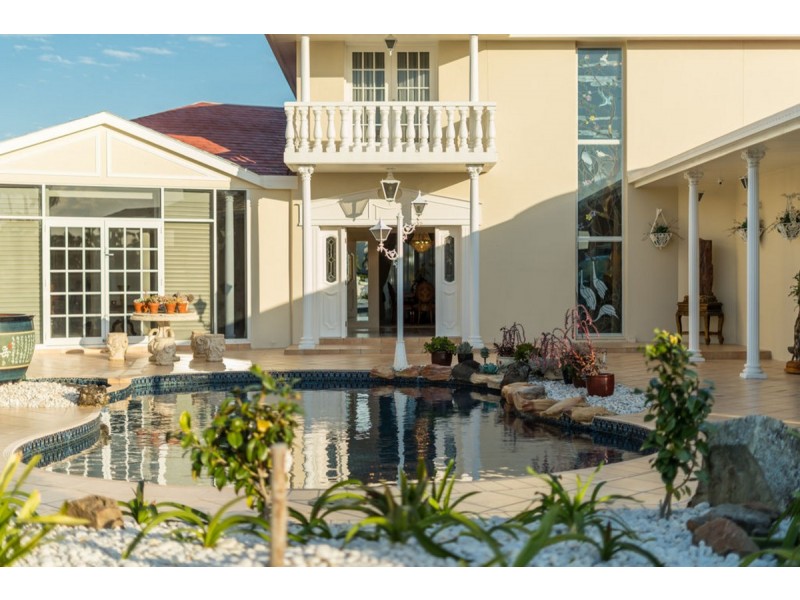 4 Rowes Court, Sorrento QLD 4217