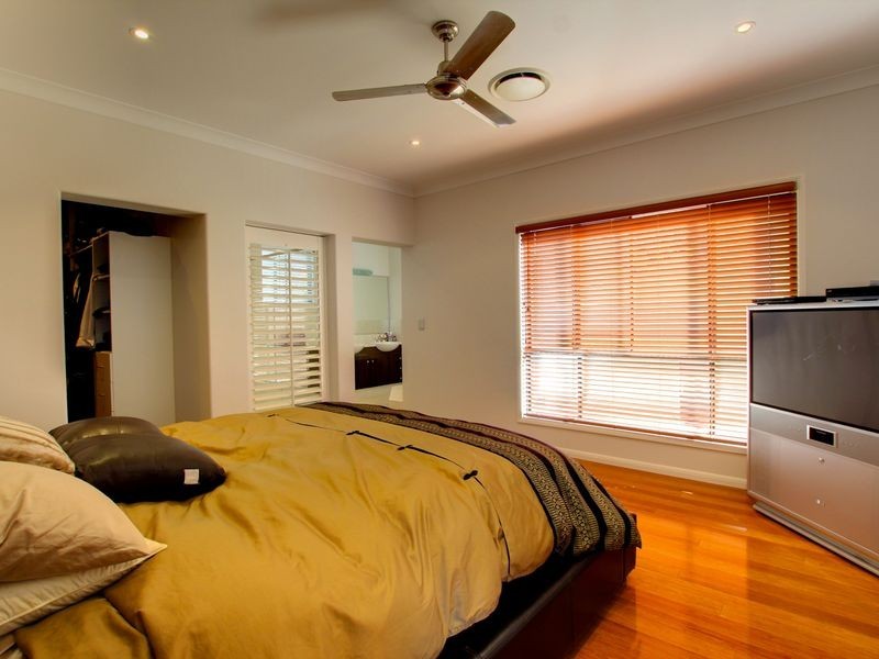 5 Chevron Rise, Highland Park QLD 4211