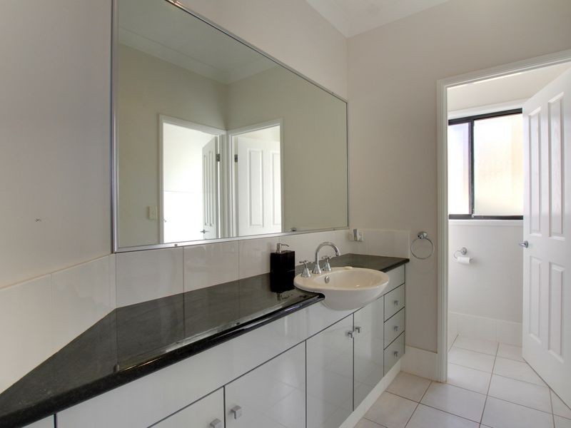 5 Chevron Rise, Highland Park QLD 4211