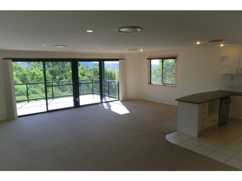 13/2 Ridgeline Way, Highland Park QLD 4211