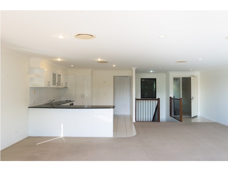 13/2 Ridgeline Way, Highland Park QLD 4211