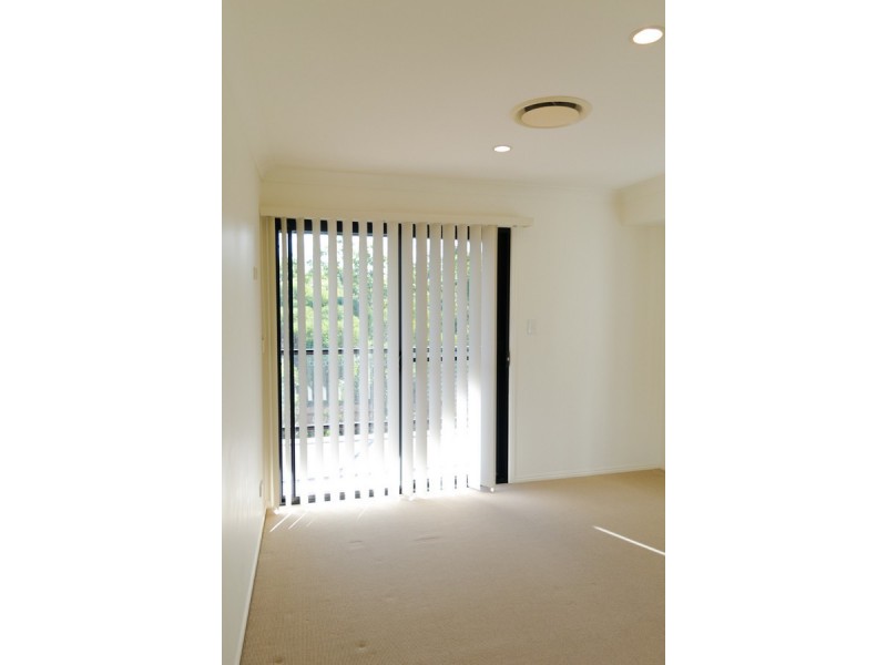 13/2 Ridgeline Way, Highland Park QLD 4211
