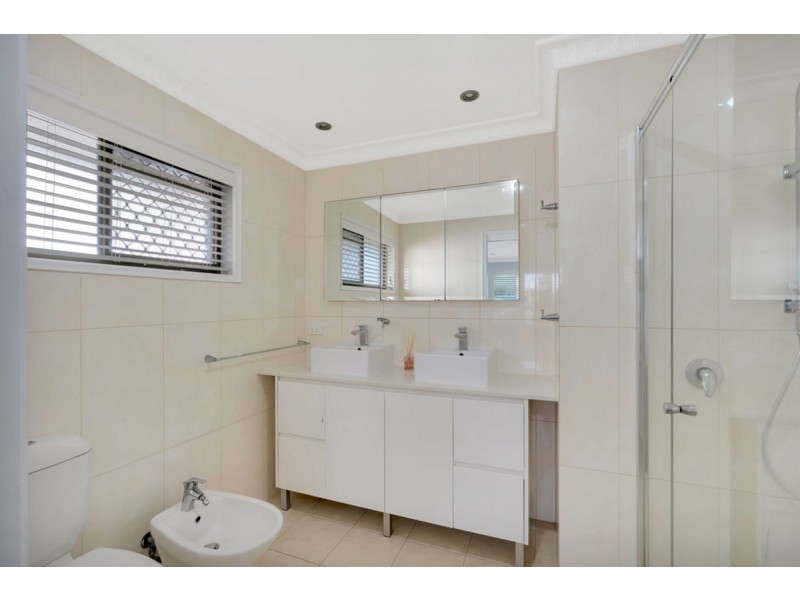 12 Witt Avenue, Carrara QLD 4211