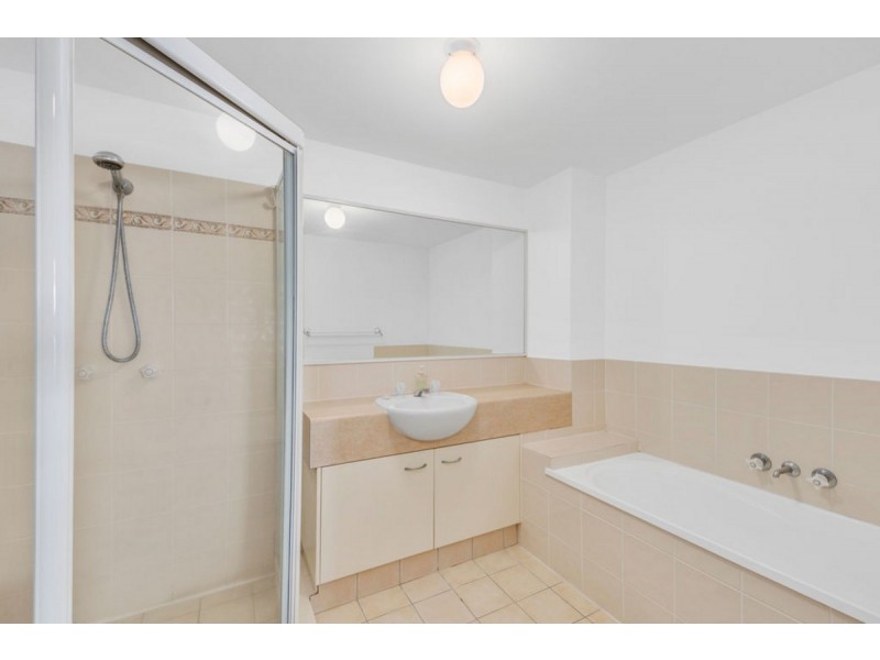 1/4 Kowhai Place, Nerang QLD 4211