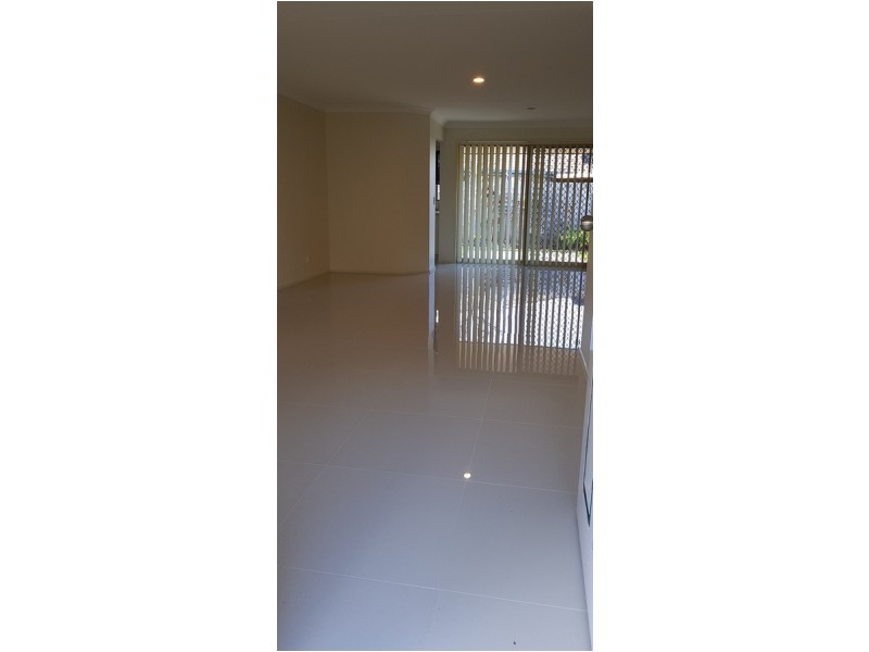 2/24 Sandalwood Terrace, Nerang QLD 4211