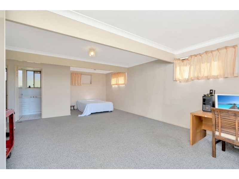 6 Toukley Court, Highland Park QLD 4211