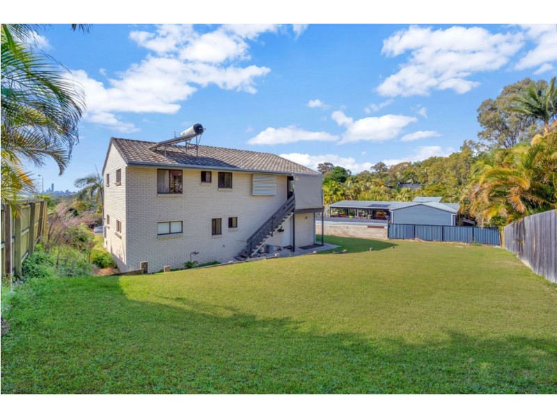 6 Toukley Court, Highland Park QLD 4211