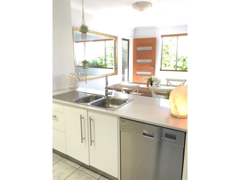 1/42 Oceanic Drive, Mermaid Waters QLD 4218