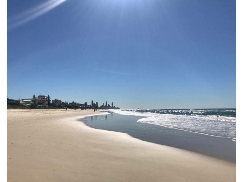 1/42 Oceanic Drive, Mermaid Waters QLD 4218