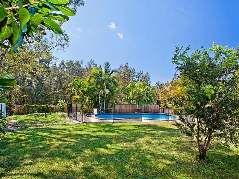 8 Treasure Court, Carrara QLD 4211