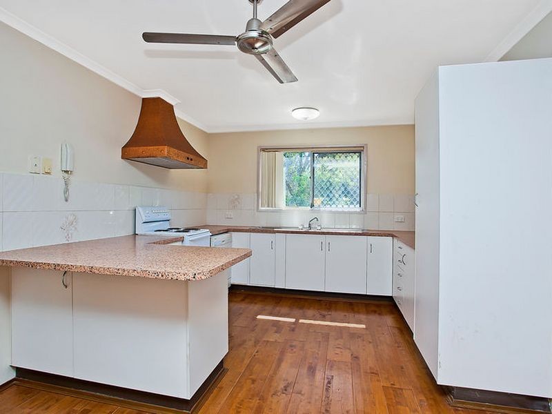 8 Treasure Court, Carrara QLD 4211