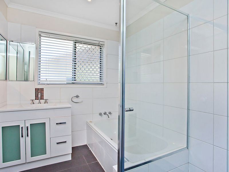 8 Treasure Court, Carrara QLD 4211