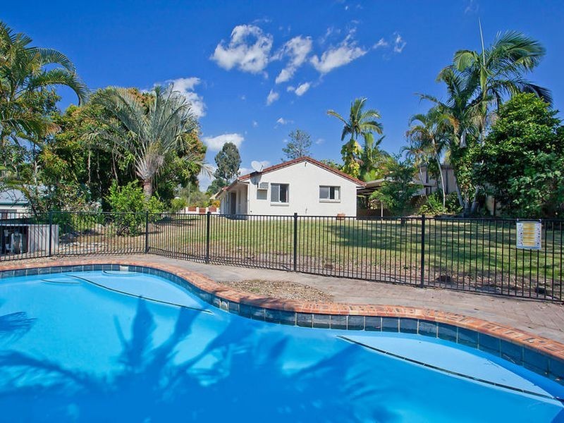 8 Treasure Court, Carrara QLD 4211