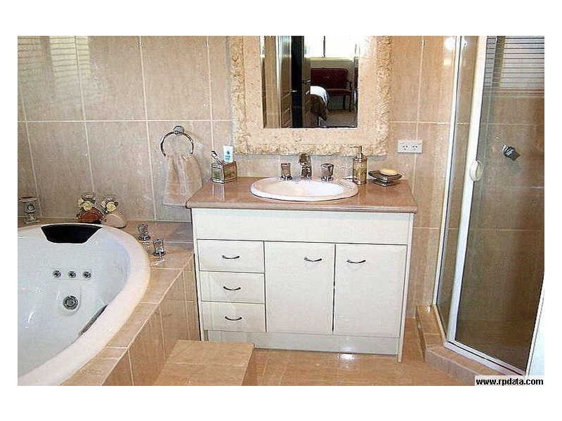 22 Moroccan Street, Highland Park QLD 4211