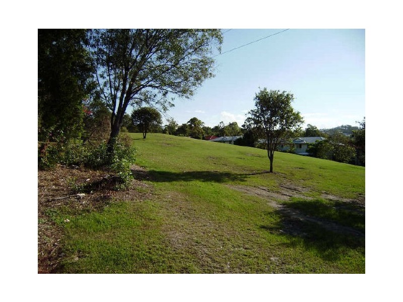 86 Alexander Drive, Highland Park QLD 4211